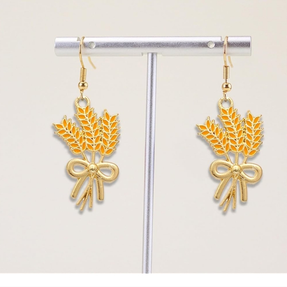 Elegant Gold Wheat Earrings - Picture 2 of 3